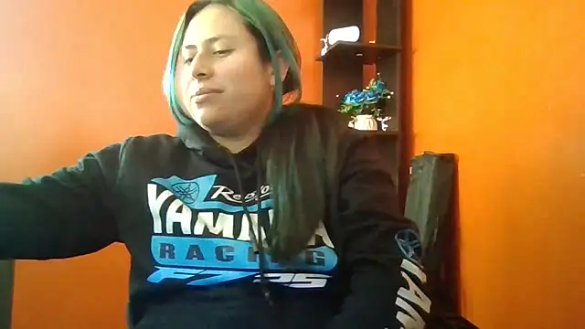 Snapshot of adriluna chatting on 12.15.25 adriluna online show from 12.15.25