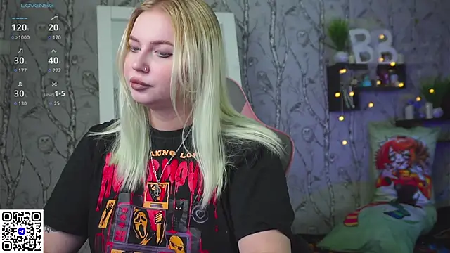 Moon Valkyrie online show from 12.16.25