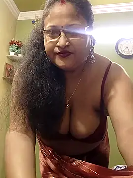 Snapshot of Mona_love143 chatting on 11.12.25 Mona love143 online show from 11.12.25