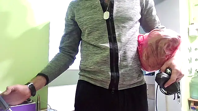 Snapshot of SexSanich chatting on 09.26.25 SexSanich online show from 09.26.25