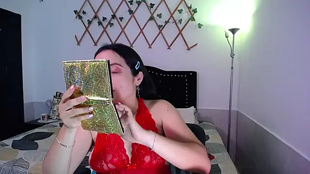 Snapshot of naughty_girl_4u chatting on 11.05.25 naughty girl 4u online show from 11.05.25