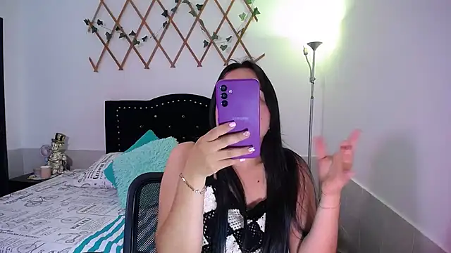 Snapshot of naughty_girl_4u chatting on 11.07.25 naughty girl 4u online show from 11.07.25