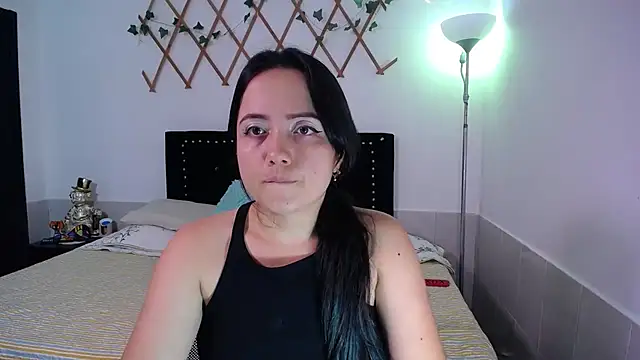 Snapshot of naughty_girl_4u chatting on 11.21.25 naughty girl 4u online show from 11.21.25