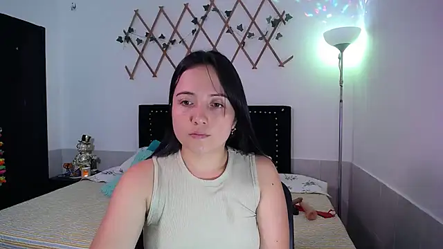 Snapshot of naughty_girl_4u chatting on 11.23.25 naughty girl 4u online show from 11.23.25