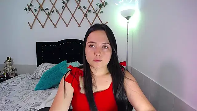 Snapshot of naughty_girl_4u chatting on 12.14.25 naughty girl 4u online show from 12.14.25