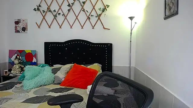 naughty girl 4u online show from 04.23.26
