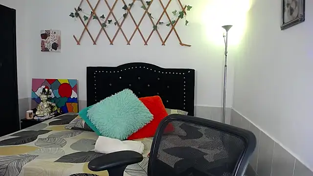 naughty girl 4u online show from 04.30.26