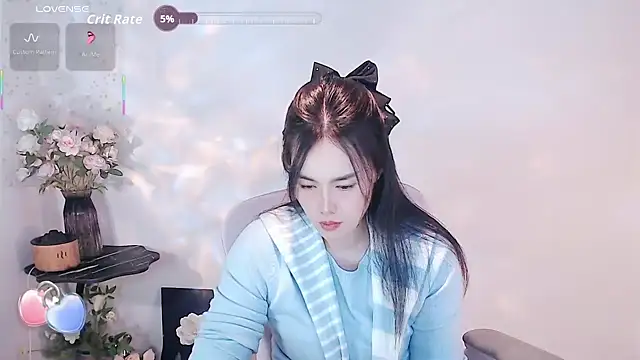 Snapshot of SHY-_-girl chatting on 11.04.25 SHY- -girl online show from 11.04.25