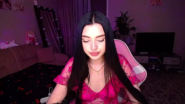 Snapshot of __Malika__ chatting on 11.13.25 Malika online show from 11.13.25