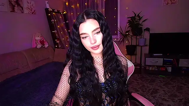 Snapshot of __Malika__ chatting on 11.27.25 Malika online show from 11.27.25