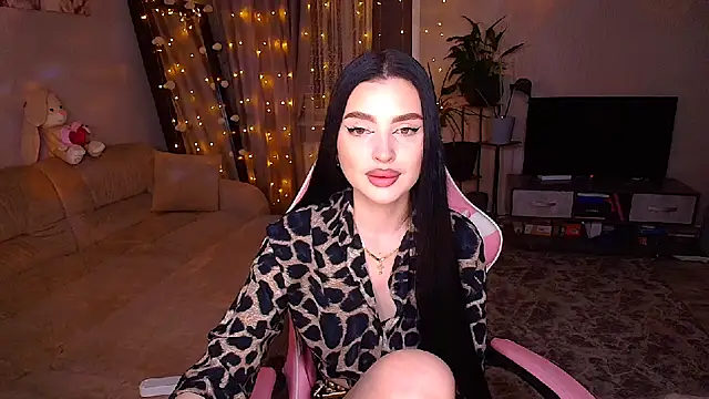 Snapshot of __Malika__ chatting on 12.04.25 Malika online show from 12.04.25