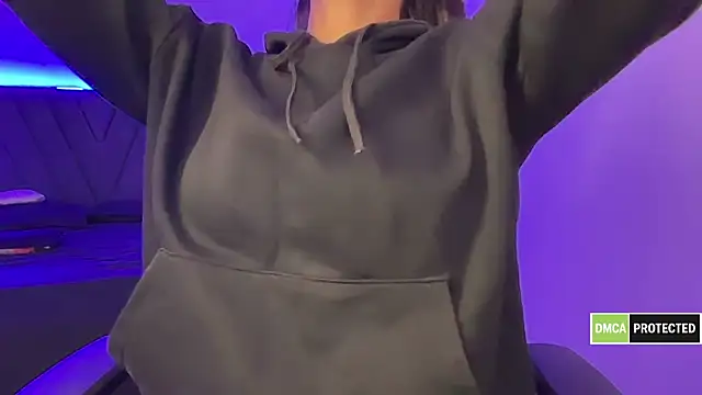 Snapshot of Hottie_ishuu chatting on 11.16.25 Hottie ishuu online show from 11.16.25