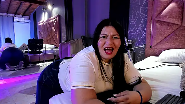 Amanda-Cruz online show from 09.10.25