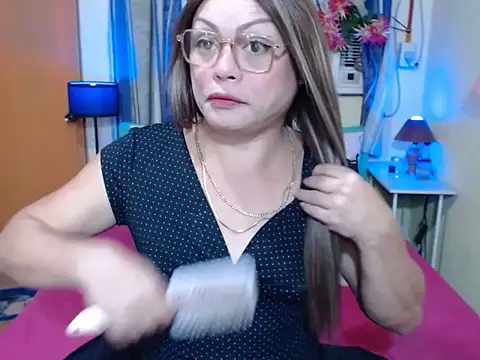 Snapshot of UrAsianPrincessDanie chatting on 11.20.25 UrAsianPrincessDanie online show from 11.20.25