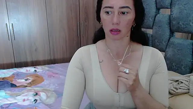 sara hott 1 online show from 02.10.25