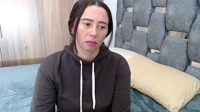 sara hott 1 online show from 03.14.25