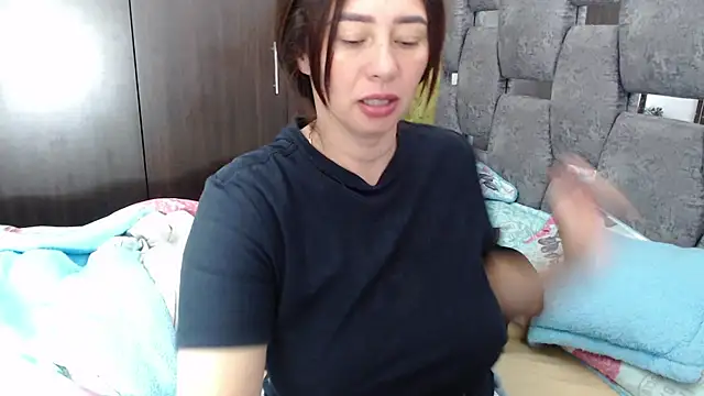 sara hott 1 online show from 07.02.26
