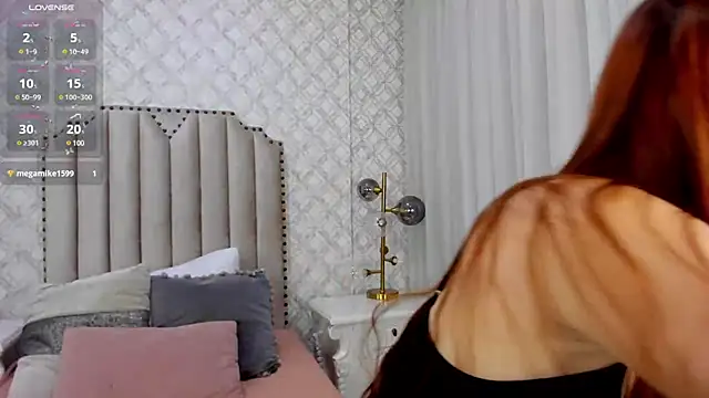 Snapshot of Pia_Johnson_ chatting on 12.30.24 Pia Johnson online show from 12.30.24