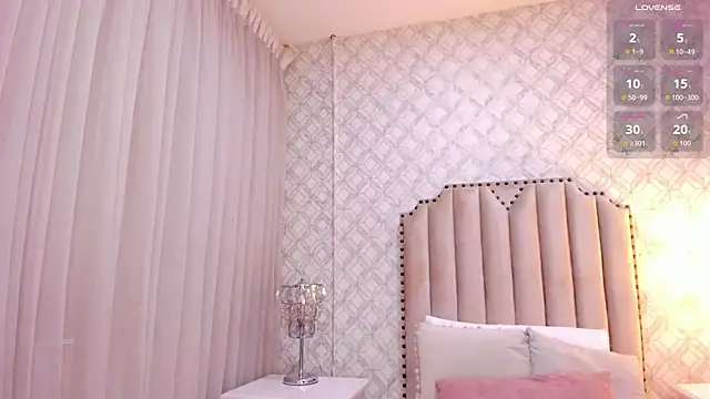 Snapshot of Pia_Johnson_ chatting on 09.28.25 Pia Johnson online show from 09.28.25