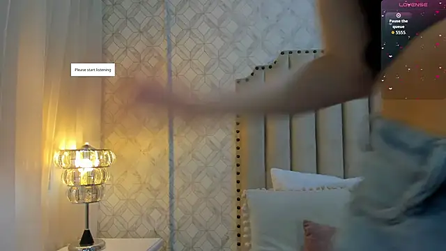 Snapshot of Pia_Johnson_ chatting on 11.10.25 Pia Johnson online show from 11.10.25