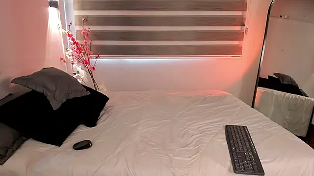 MERIDA TAYLOR online show from 09.13.25