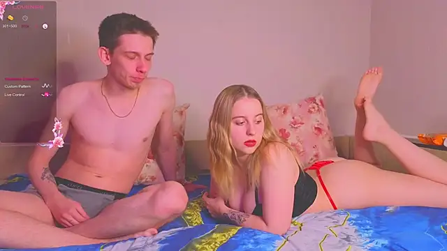 Snapshot of cuple_off chatting on 12.04.25 cuple off online show from 12.04.25