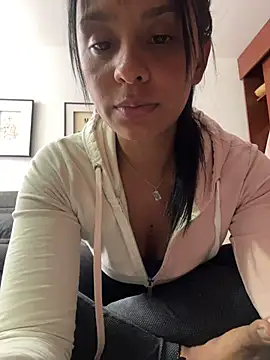 Snapshot of J_loren chatting on 05.23.26 J loren online show from 05.23.26