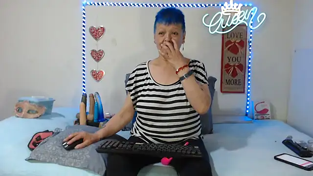 loquitaqueen011 online show from 07.12.26