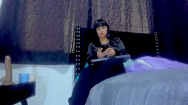 amareto queen online show from 09.30.25