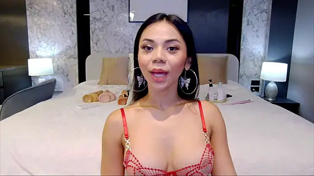 Snapshot of MillaBelle chatting on 12.17.24 MillaBelle online show from 12.17.24