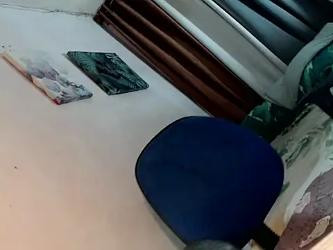 Snapshot of SweetlovelyLhena chatting on 12.01.25 SweetlovelyLhena online show from 12.01.25