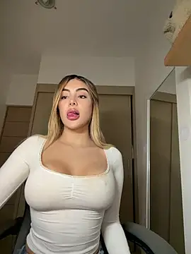 Snapshot of mi_suk11 chatting on 03.02.26 mi suk11 online show from 03.02.26