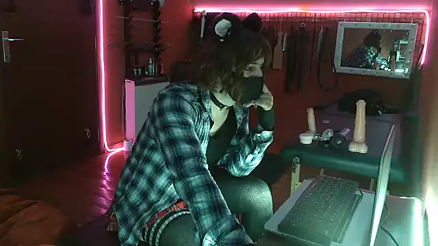 Snapshot of Ginny-the-bdsm-nympho chatting on 03.13.25 Ginny-the-bdsm-nympho online show from 03.13.25