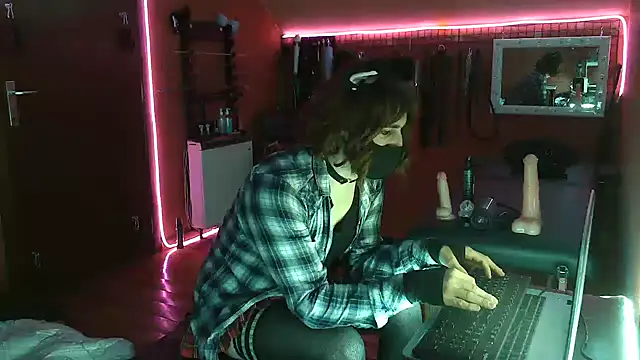 Snapshot of Ginny-the-bdsm-nympho chatting on 03.16.25 Ginny-the-bdsm-nympho online show from 03.16.25