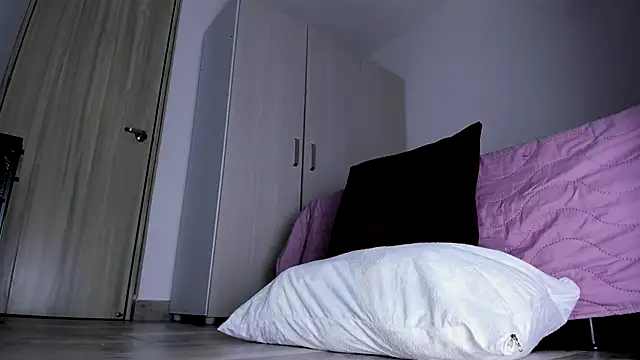 Snapshot of Skarleth69 chatting on 09.25.25 Skarleth69 online show from 09.25.25