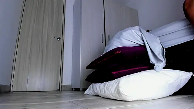 Snapshot of Skarleth69 chatting on 11.05.25 Skarleth69 online show from 11.05.25