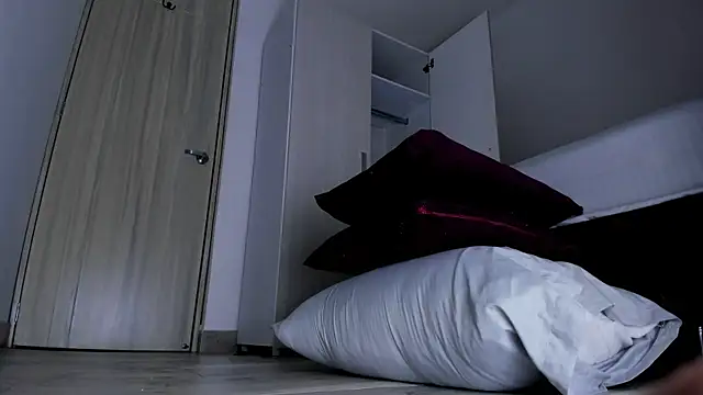 Snapshot of Skarleth69 chatting on 11.11.25 Skarleth69 online show from 11.11.25