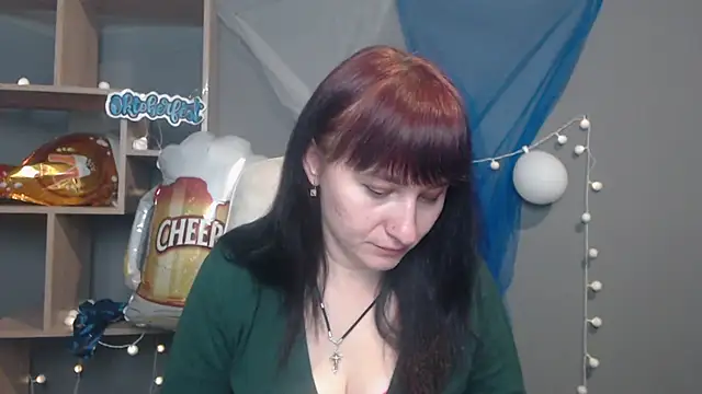 NinaFlawlees online show from 10.10.25