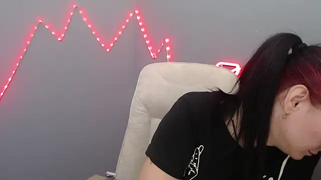 NinaFlawlees online show from 03.13.26