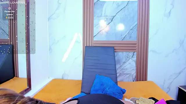 HannyMansonh online show from 10.28.25