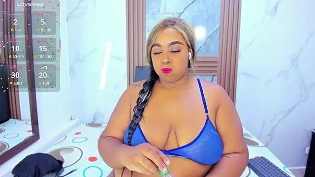 Snapshot of HannyMansonh chatting on 12.23.25 HannyMansonh online show from 12.23.25