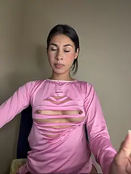 Snapshot of alia_bashar chatting on 12.11.24 alia bashar online show from 12.11.24