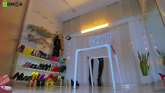 Snapshot of kendrarioss chatting on 02.14.25 kendrarioss online show from 02.14.25