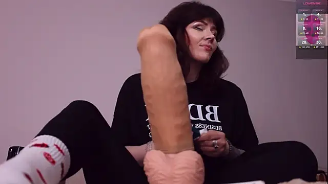 Snapshot of Luna_Blake chatting on 10.25.25 Luna Blake online show from 10.25.25