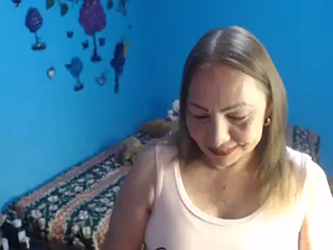 Snapshot of milfeddy_ chatting on 01.18.25 milfeddy online show from 01.18.25