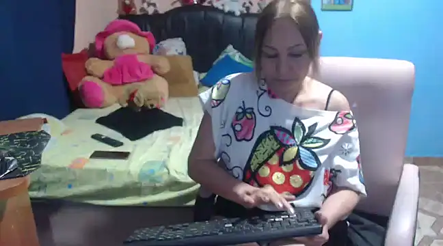 Snapshot of milfeddy_ chatting on 02.15.25 milfeddy online show from 02.15.25