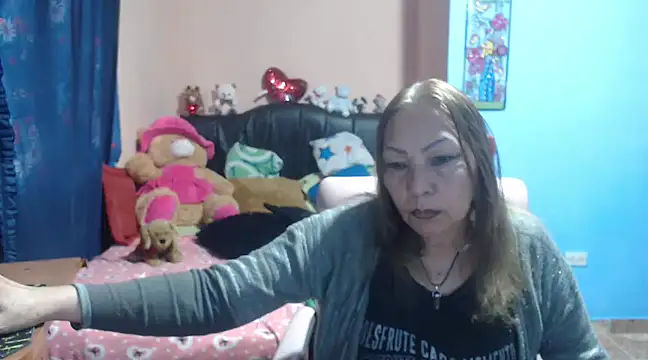 Snapshot of milfeddy_ chatting on 02.17.25 milfeddy online show from 02.17.25