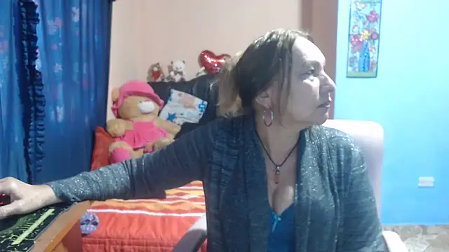 Snapshot of milfeddy_ chatting on 03.06.25 milfeddy online show from 03.06.25