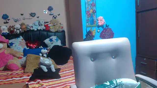 Snapshot of milfeddy_ chatting on 03.08.25 milfeddy online show from 03.08.25