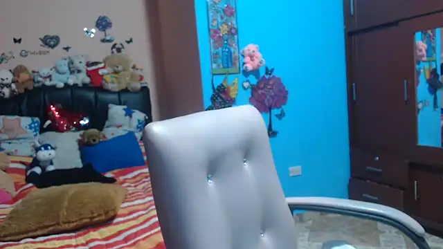 Snapshot of milfeddy_ chatting on 03.13.25 milfeddy online show from 03.13.25